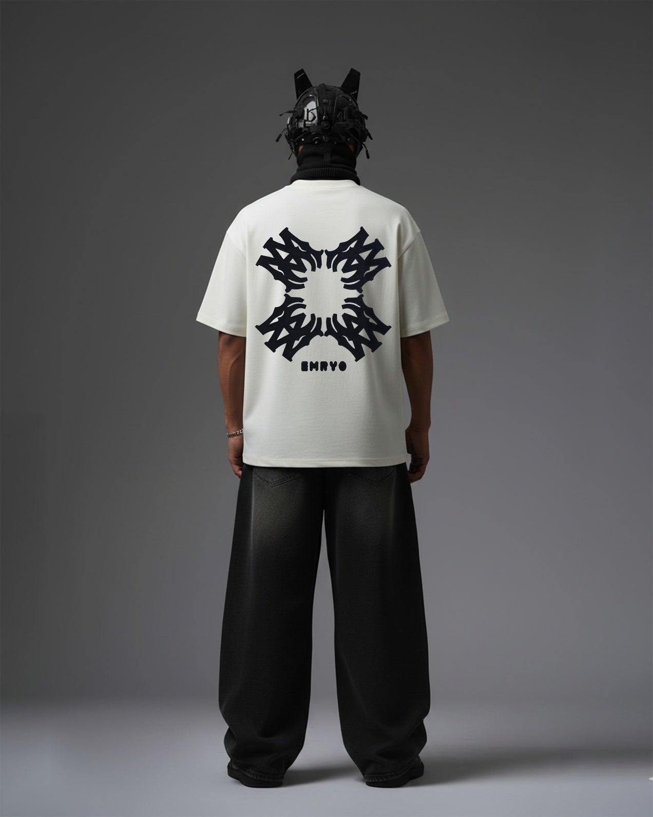 EMRYO CIRCLE EMBROIDERY OVER-SIZED T SHIRT