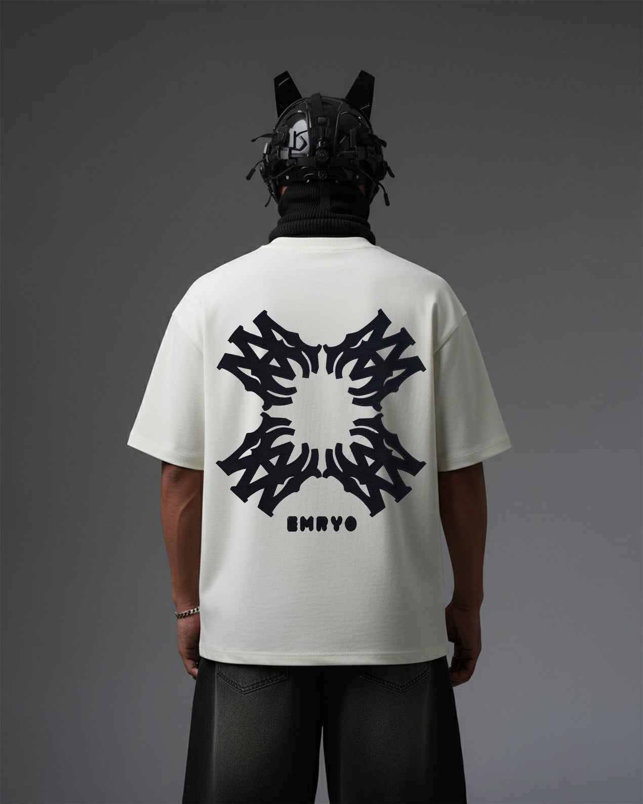 EMRYO CIRCLE EMBROIDERY OVER-SIZED T SHIRT