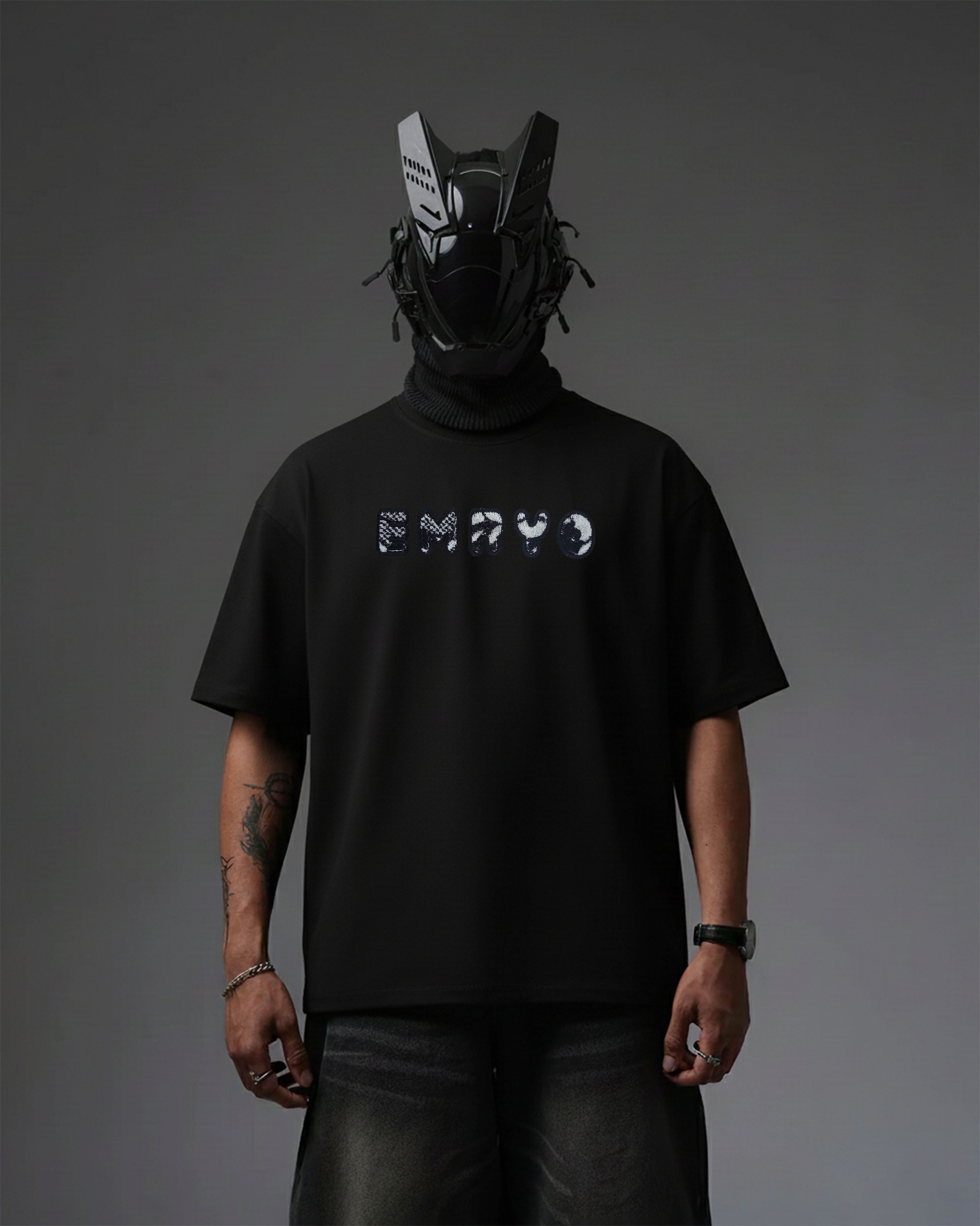 EMRYO APPLIQUE EMBROIDERY OVER-SIZED T SHIRT