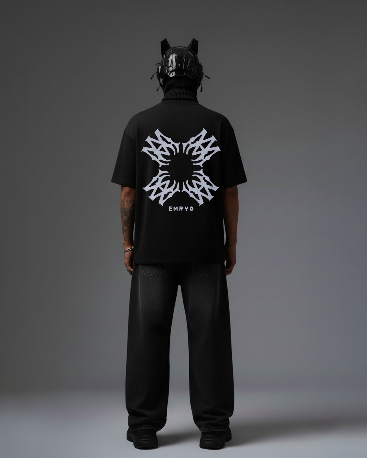 EMRYO CIRCLE EMBROIDERY OVER-SIZED T SHIRT