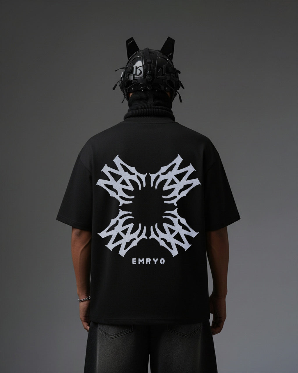 EMRYO CIRCLE EMBROIDERY OVER-SIZED T SHIRT